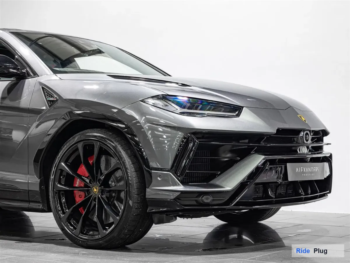Lamborghini 2023 Lamborghini Urus S V8 | 18,500KM | Akrapovic Exhaust | B and O 3D Audio | Panoramic Roof | 23 Inch Black Pack | Fully Loaded Performance SUV