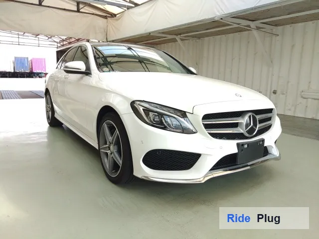Mercedes-Benz 2016 Mercedes-Benz C200 Avantgarde AMG Line | Low Mileage | Panoramic Luxury